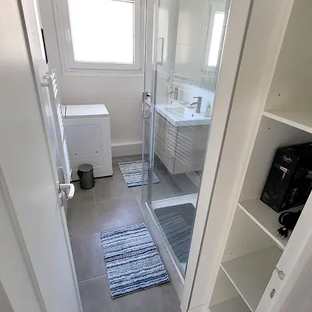 דירה T3 Climatise Avec Wi-fi Et Parking Prive - A 200 M De La - Fr-1-316-316 *